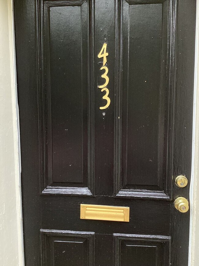 Foto del edificio - 433 Barnard St