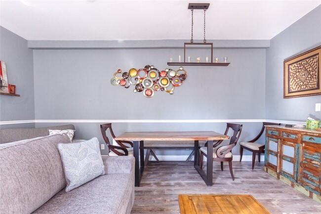 Building Photo - 906 Hickory St