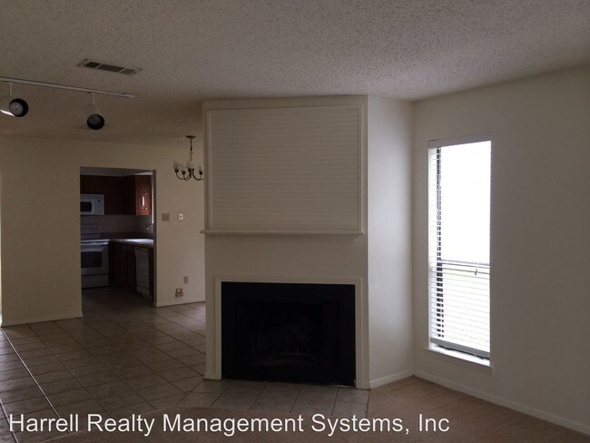 Building Photo - 4211 Lake Shore Villa Dr Lk
