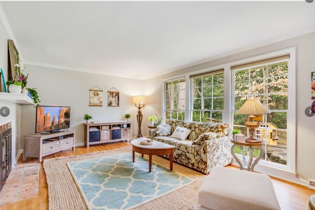 Foto del edificio - 2323 Tanglewood Cir NE