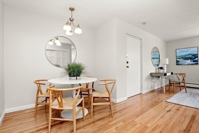 Foto del edificio - 410 Langley Rd