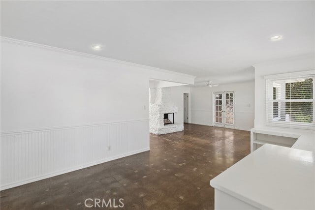 Building Photo - 241 E 21st St