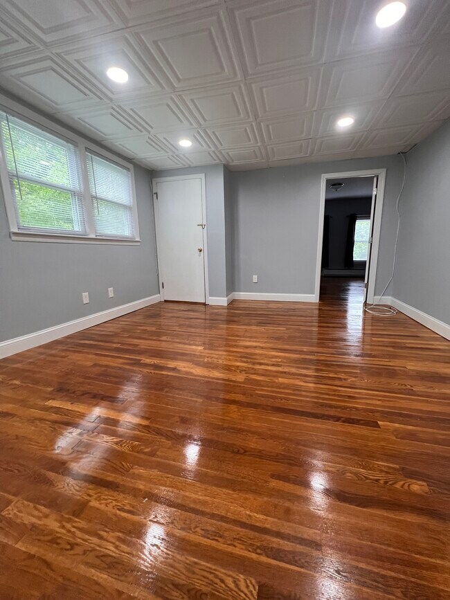 30 Arch St Unit 3, Middleboro, MA 02346 Apartments in Middleboro