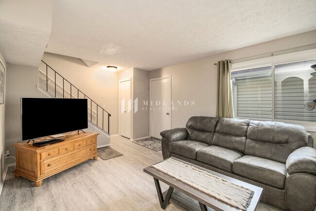 Building Photo - Furnished Bellevue Townhome