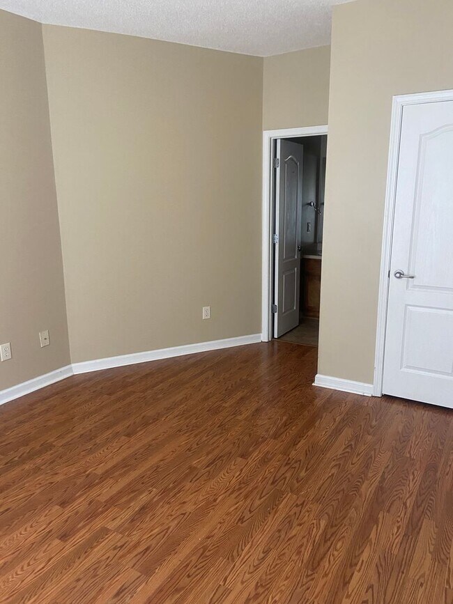 Building Photo - Garden Home For Rent!