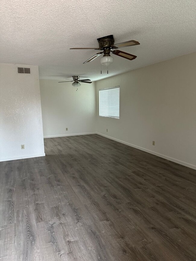 Building Photo - Well Kept Home in Sierra Bonita