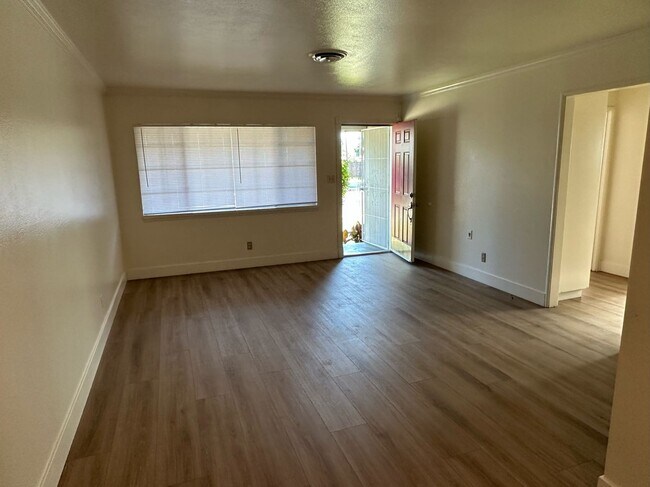 Building Photo - 341 W Tulare Ave