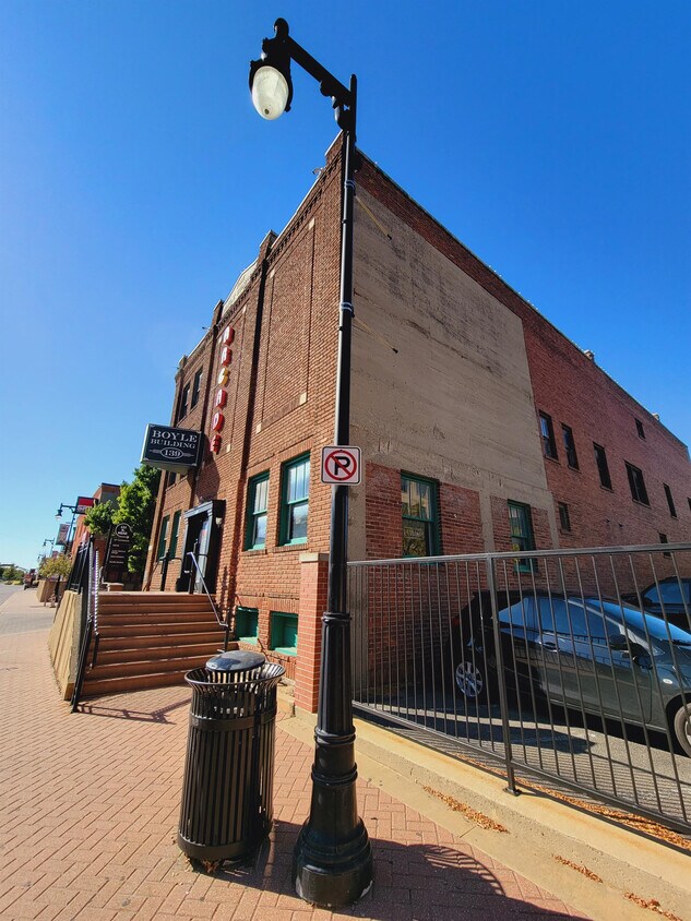 Primary Photo - 139 N Mead
