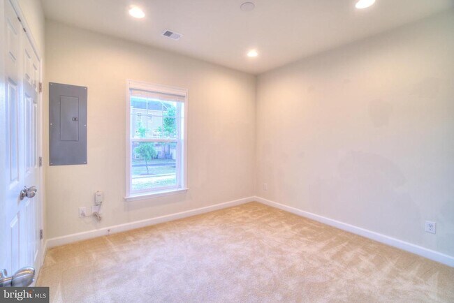 Building Photo - 42508 Oak Pk Sq