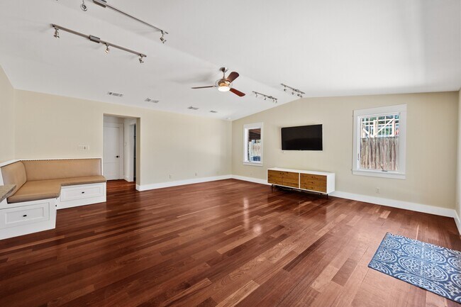 Foto del edificio - 5013 Timberline Dr