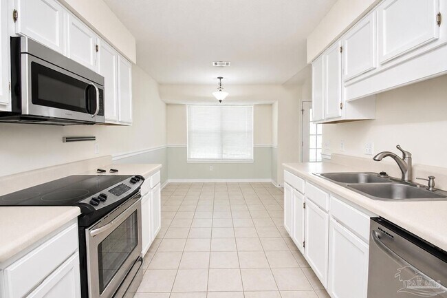 Foto del edificio - 10609 Creek Ridge Dr