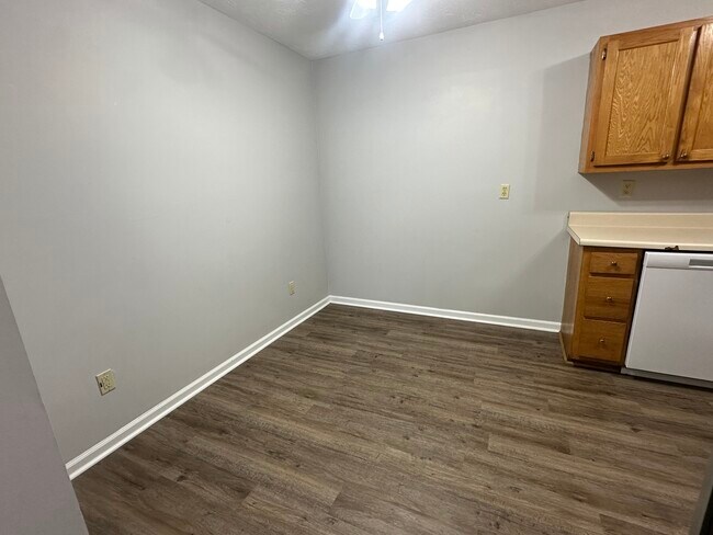 Mesa de comedor - 1030 Jim Fox Rd
