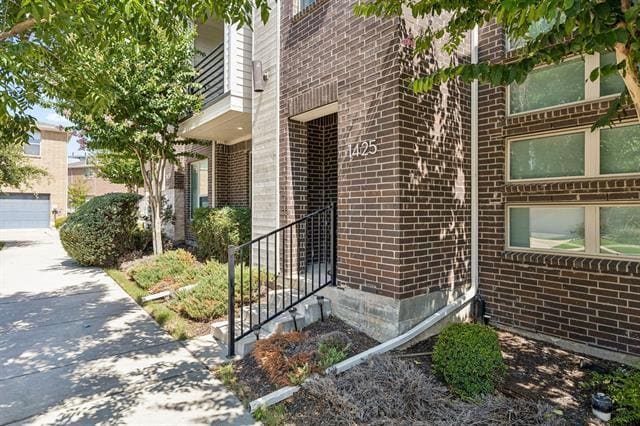 Building Photo - 1425 Alberti Ave