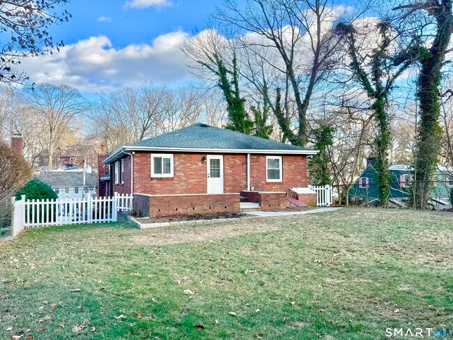 Foto del edificio - 36 Center Dr