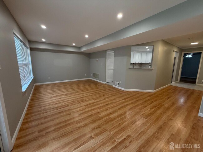 Foto del edificio - 902 Plymouth Rd
