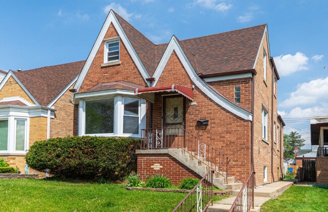 Foto del edificio - 6640 W Foster Ave