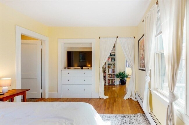 Building Photo - 150 Lake View Ave