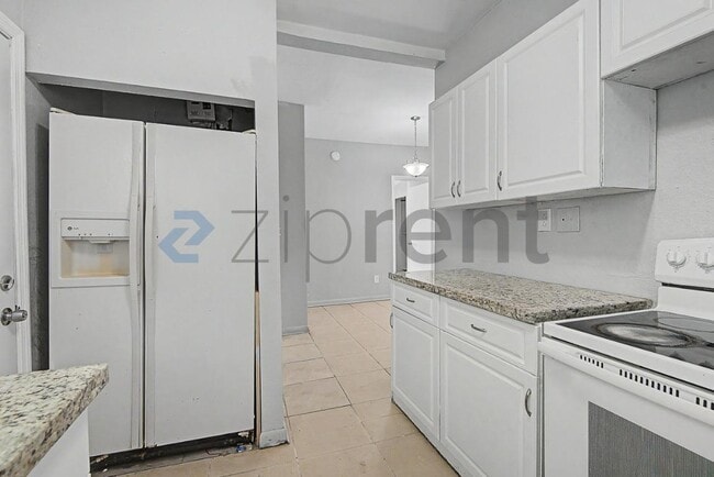 Building Photo - Unit