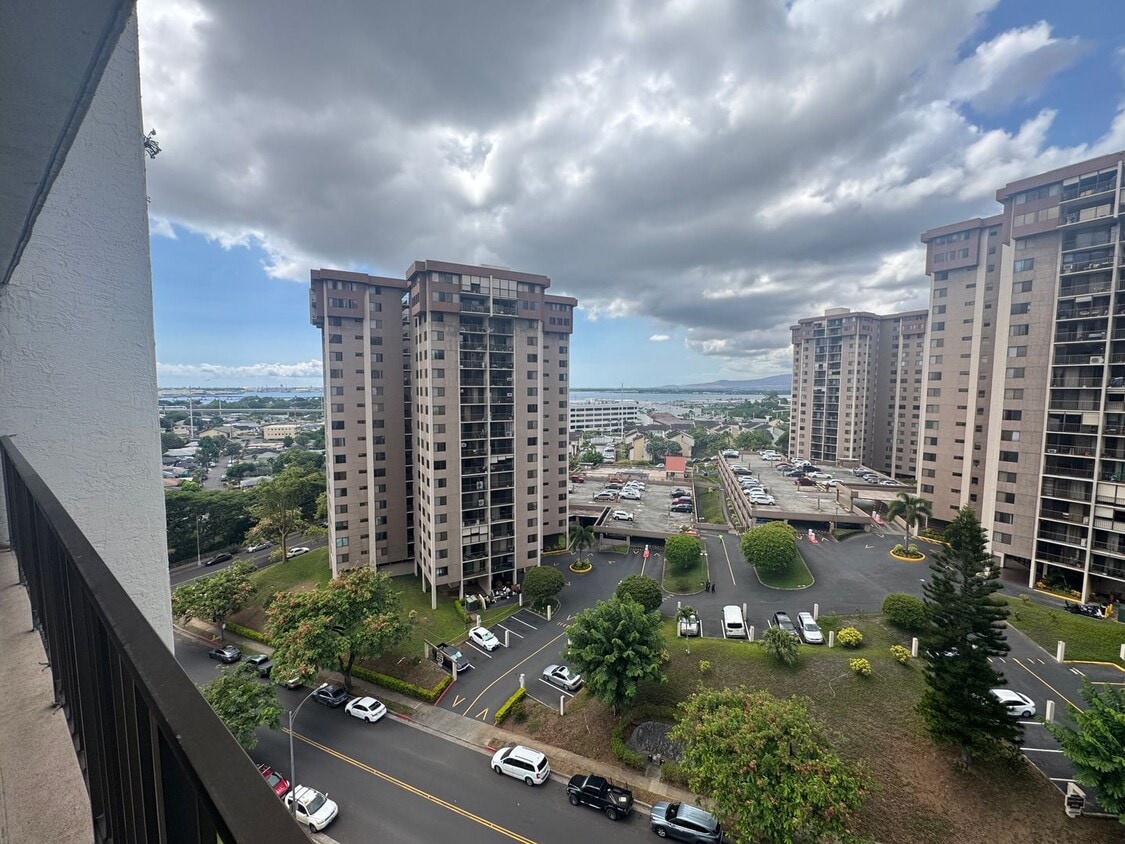 Foto principal - 1 bedroom, 1 bath near Pearlridge Shopping Center