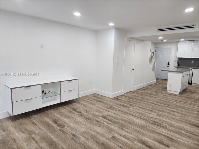 Foto del edificio - 2750 W 76th St