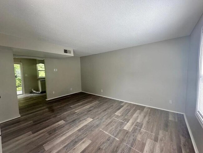 Foto del edificio - 1448 Nottingham Rd