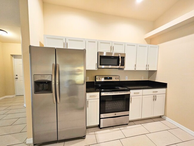 Building Photo - Charming 3BR/2BA