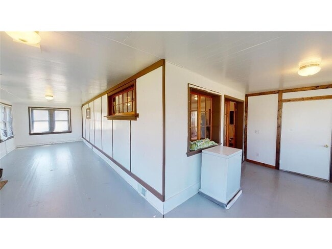 Building Photo - 245 S Main St