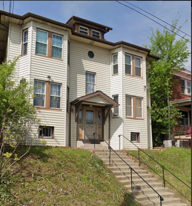 Building Photo - 2824 Clermont Ave