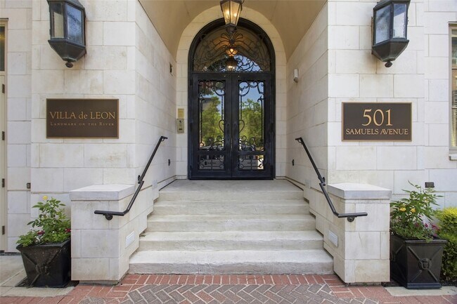 Foto del edificio - 501 Samuels Ave