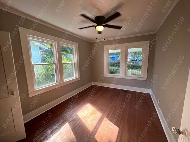 Building Photo - 202 Dellwood Pl