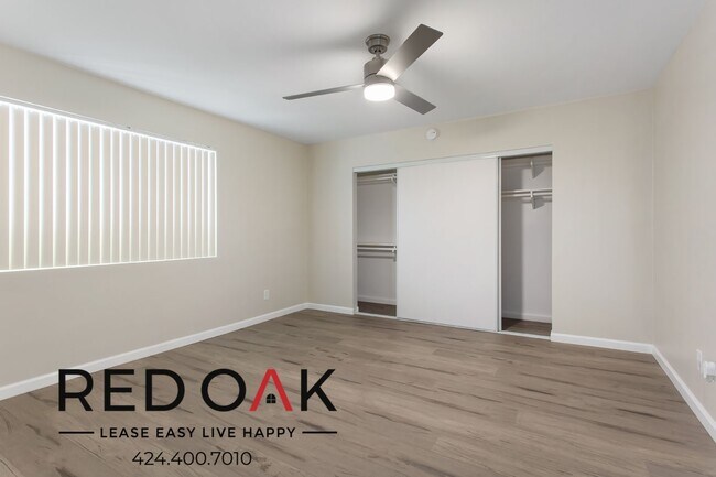 Building Photo - ~1 Month FREE~ Spacious One Bedroom with L...
