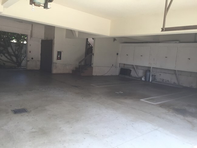 Building Photo - 121 S Pacific Ave