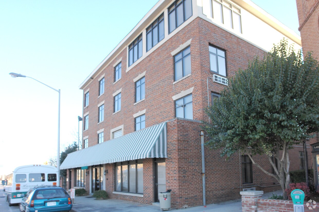 Primary Photo - 1726 Sumter St