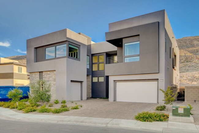 Building Photo - Mesa Ridge Luxury Oasis Feathertop