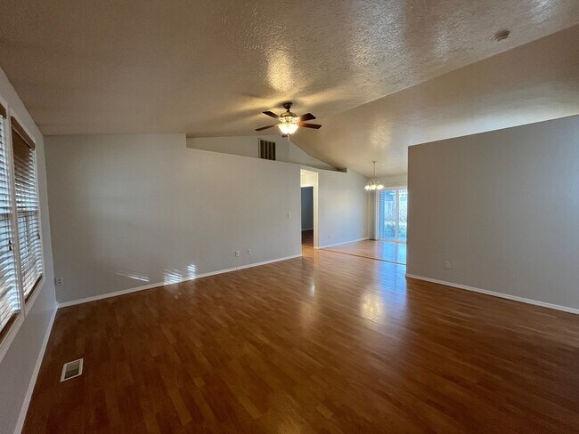 Foto del edificio - 1652 S Coronado Ave