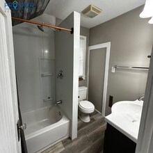 Building Photo - 828 Niagara St