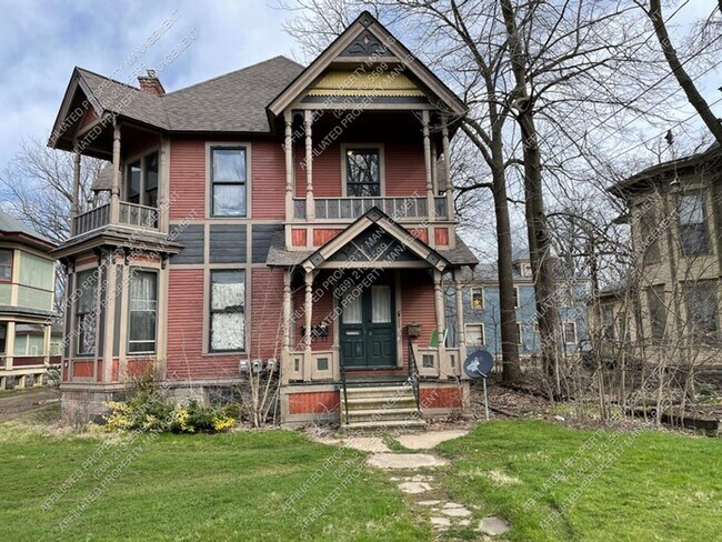 Building Photo - 808 W Kalamazoo Ave