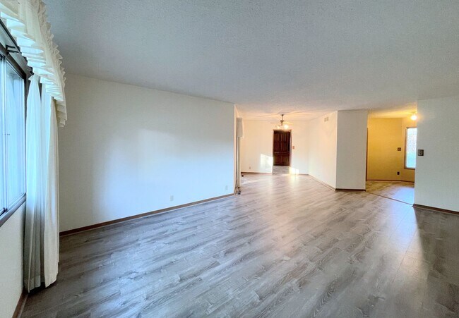 Foto del edificio - 3102 Princeton Dr