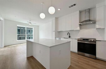 Building Photo - 1701 Simond Ave