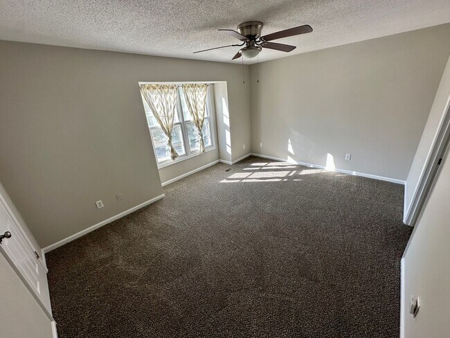 Building Photo - Beautiful townhome for rent in Carrollton, VA