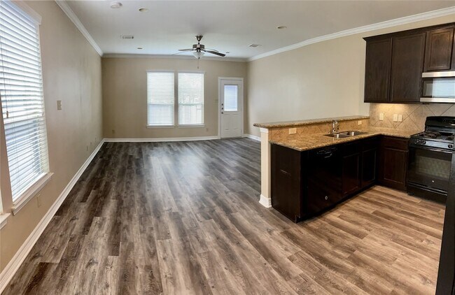 Building Photo - 32 Woodland Hills Dr