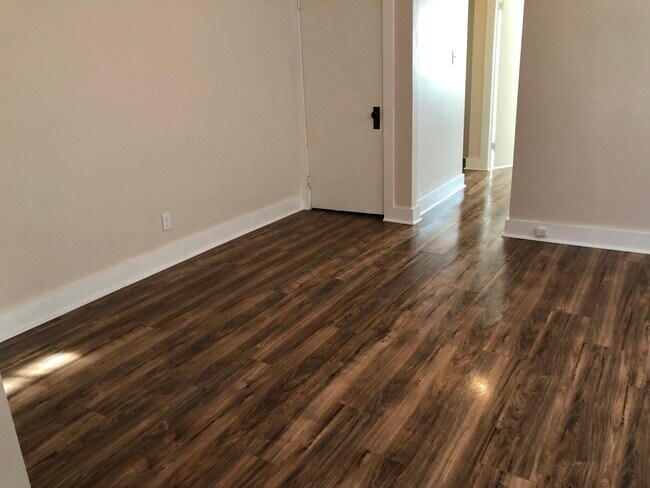 Spacious Living Room - 531 S Main St