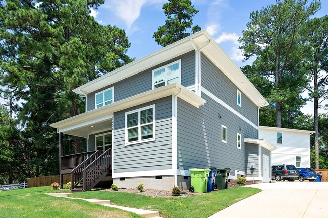 Foto del edificio - 3904 Avent Ferry Rd