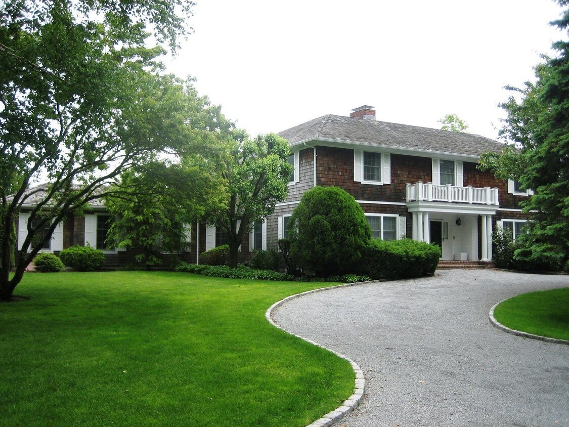Primary Photo - 154 Captains Neck Ln