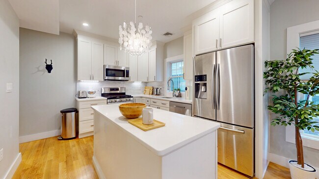 Building Photo - 186 Havre St