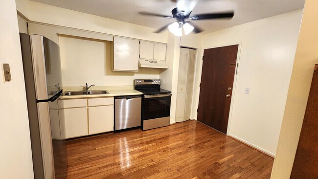 Foto del edificio - 2331 Ogden Ave