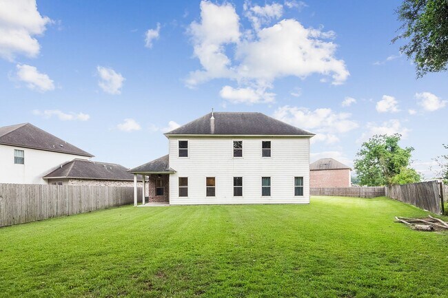 Building Photo - 15565 Babblingbrook Dr