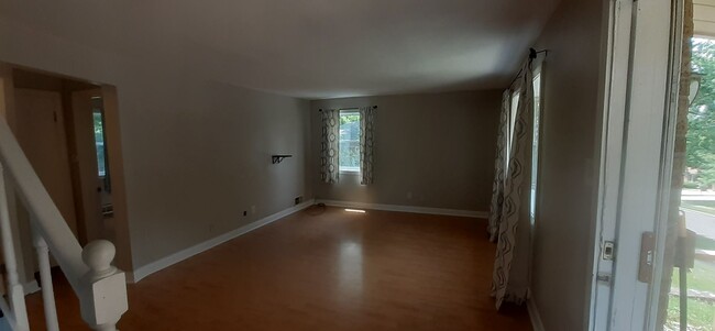 Building Photo - 3 Bedroom 1 Bathroom with 4th bonus bedroo...