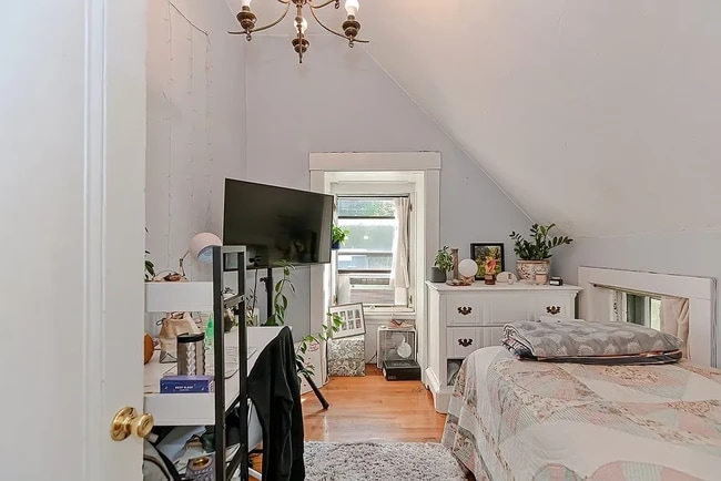 Building Photo - 139 Hillside St