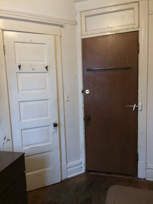Sleeping room only - 511 Franklin St